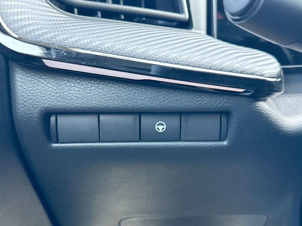 Certified 2025 Nissan Kicks SR image 11