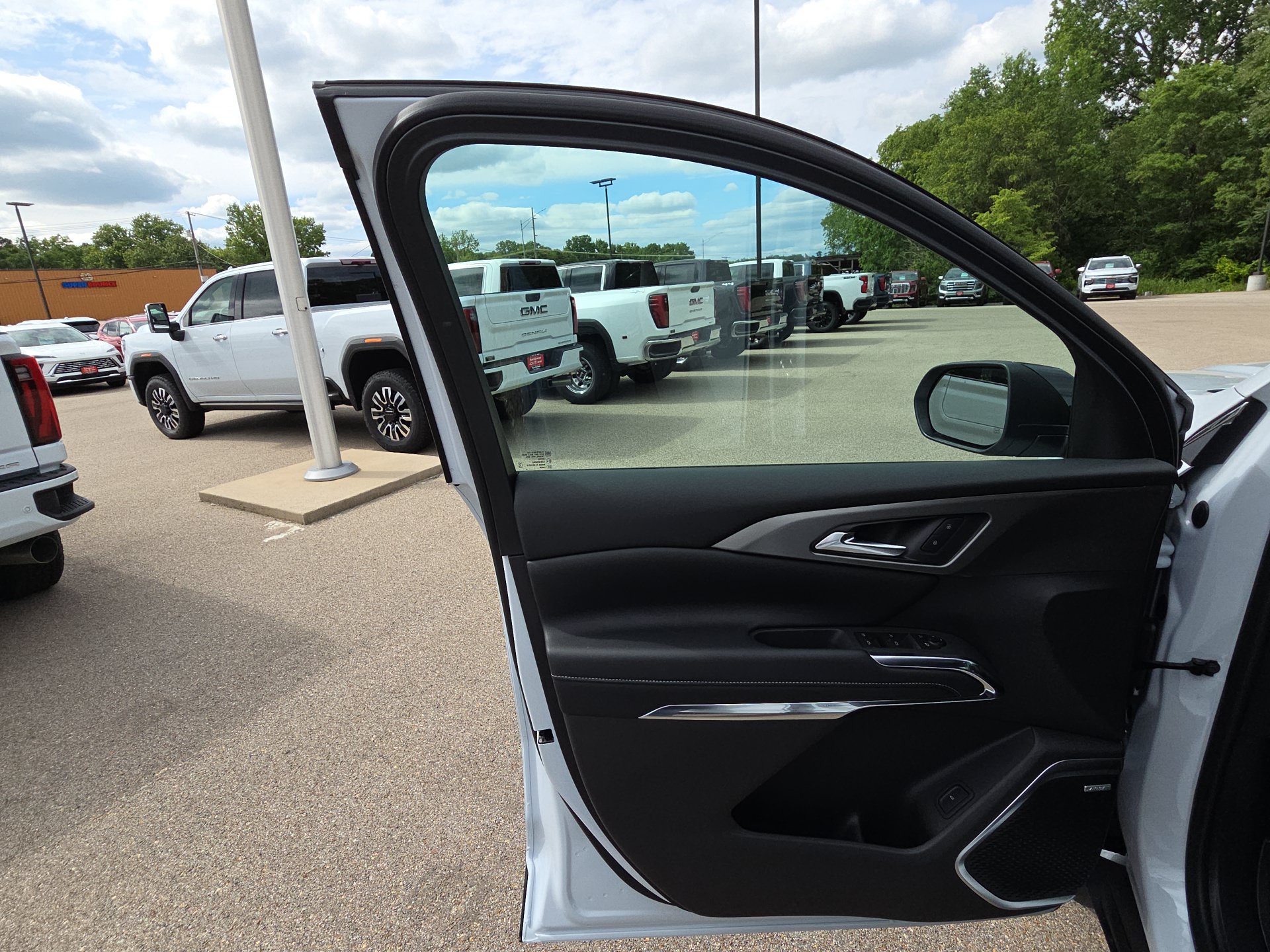 New 2026 Chevrolet Traverse LT w/ Enhanced Driving Package FWD image 12