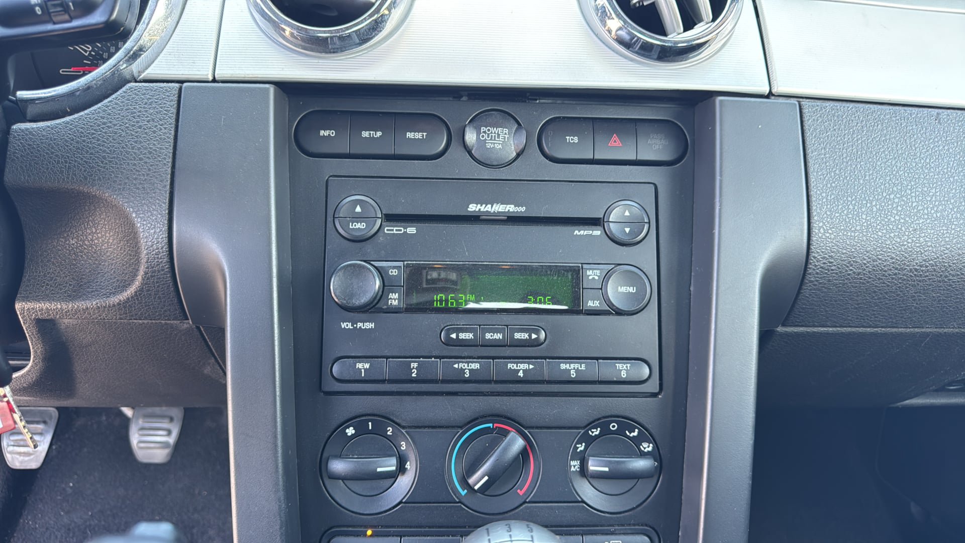 Used 2006 Ford Mustang GT RWD image 25