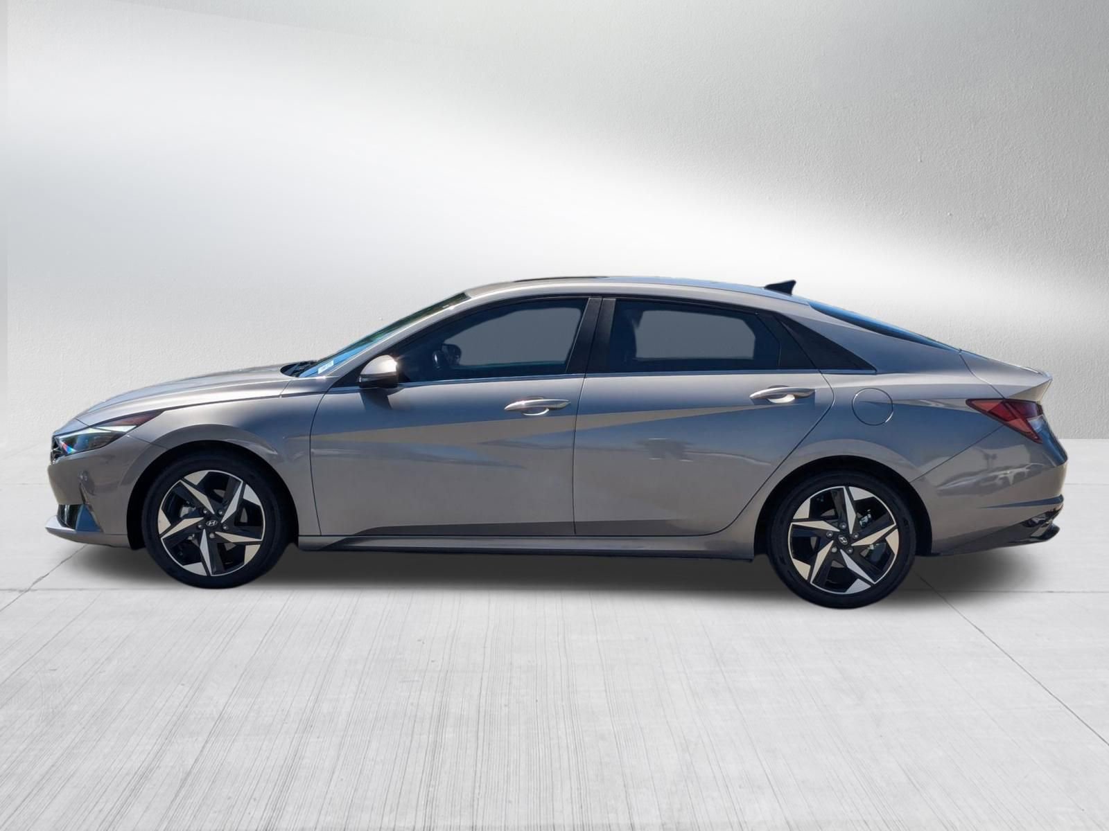 Used 2023 Hyundai Elantra Limited image 2