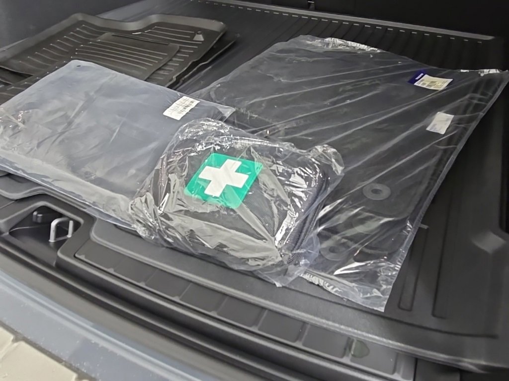 Used 2024 Volvo XC60 B5 Core w/ Protection Package Premier image 14