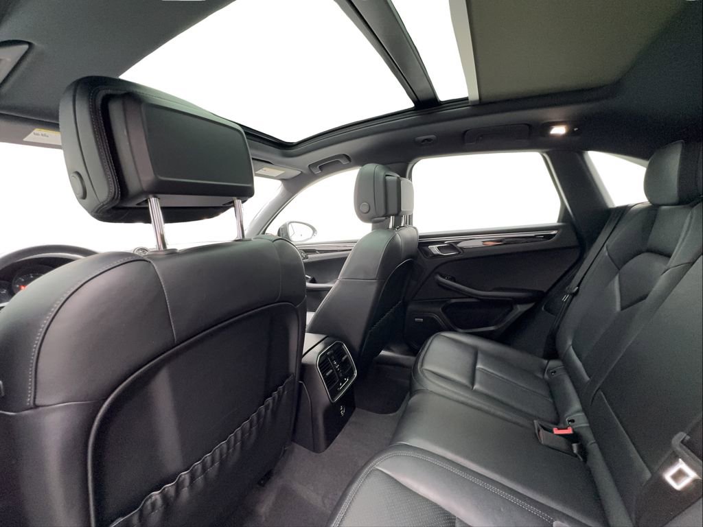 Used 2024 Porsche Macan Turbo AWD/4WD image 24