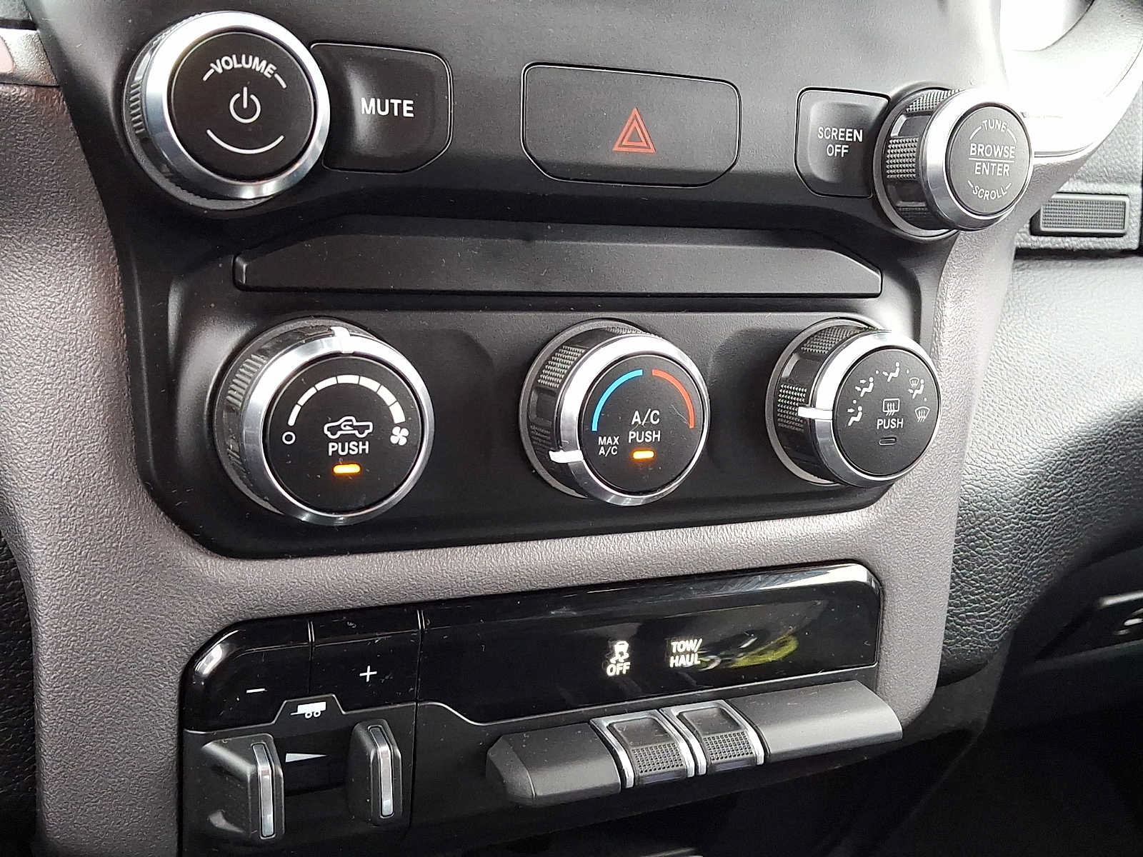 Certified 2024 RAM 2500 Big Horn AWD/4WD image 15