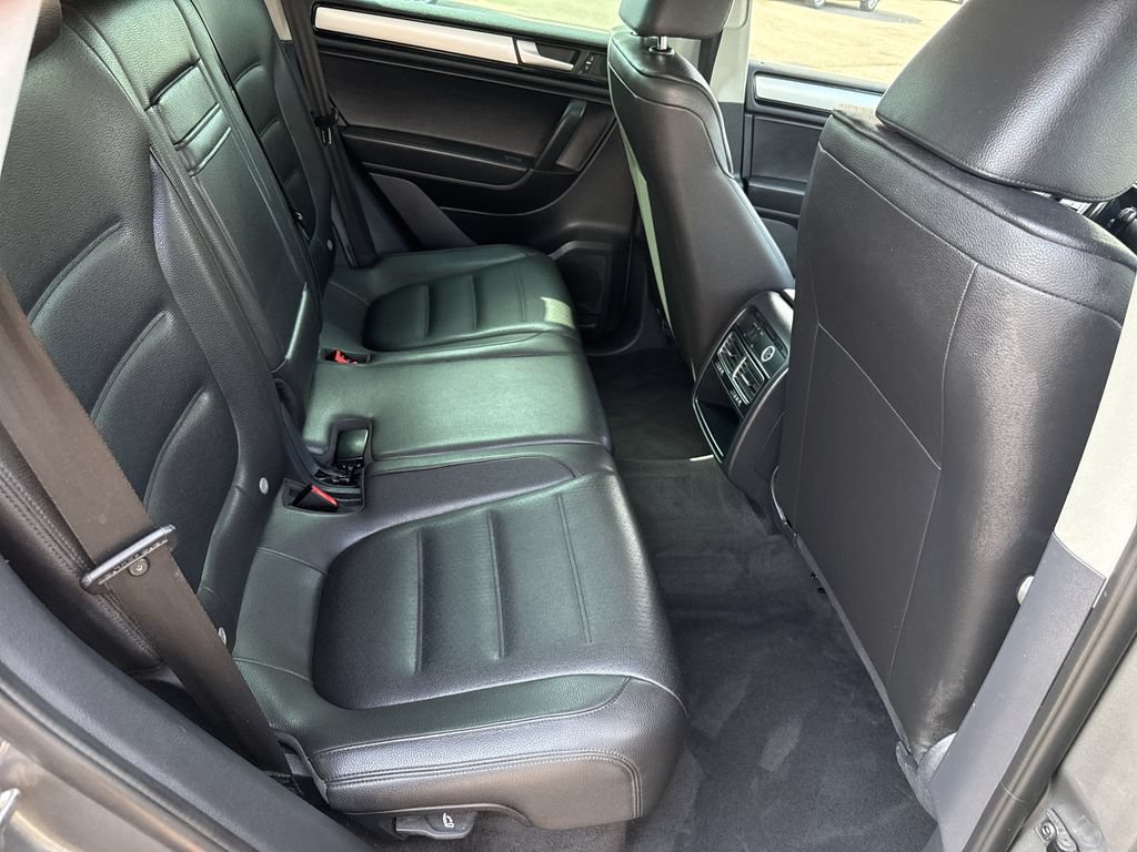 Used 2014 Volkswagen Touareg Sport AWD/4WD image 13