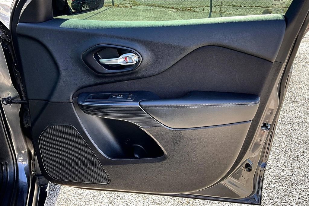 Used 2016 Jeep Cherokee Latitude image 24