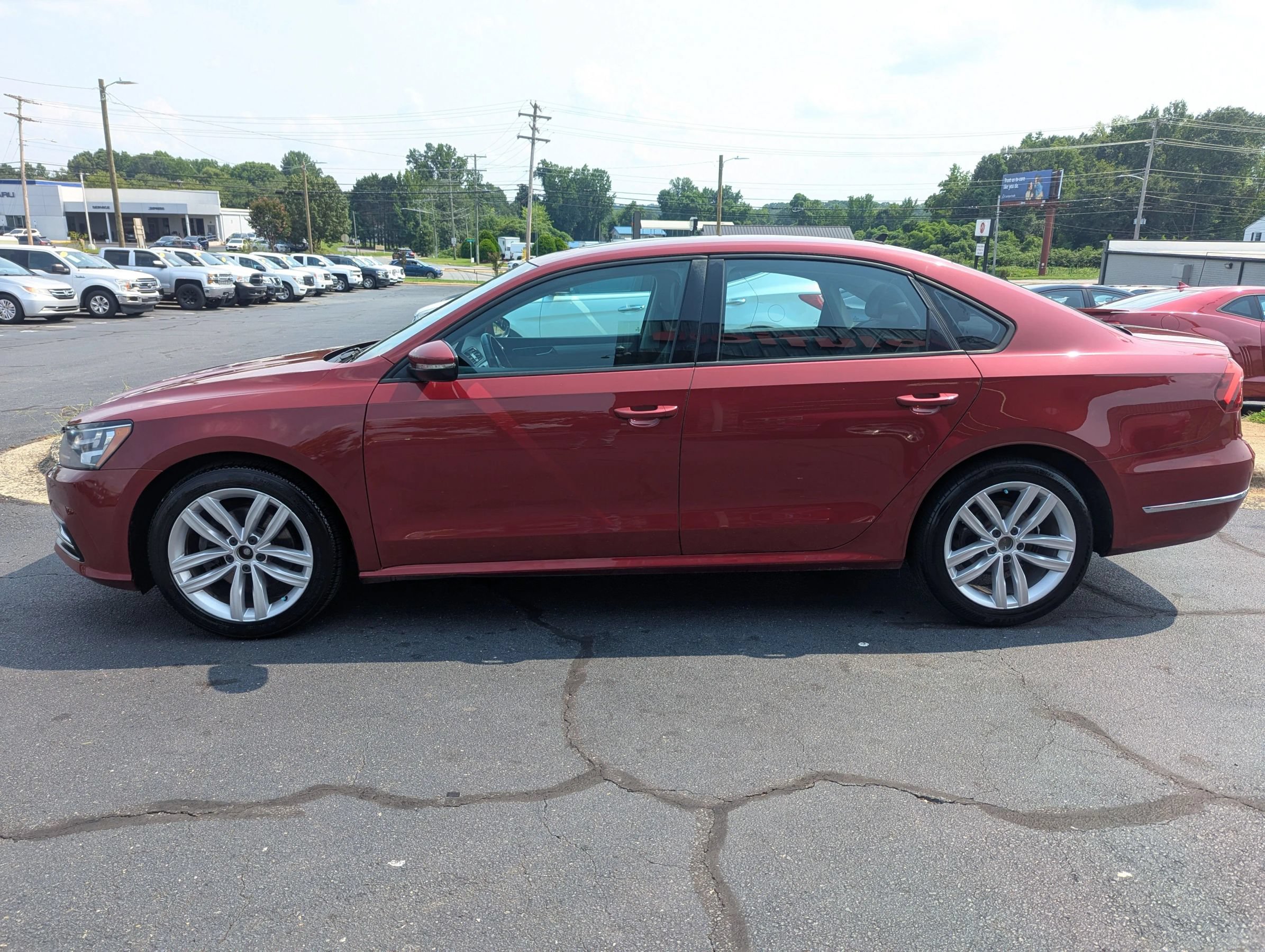 Used 2019 Volkswagen Passat 2.0T Wolfsburg w/ Wheels & Sunroof Package FWD image 4