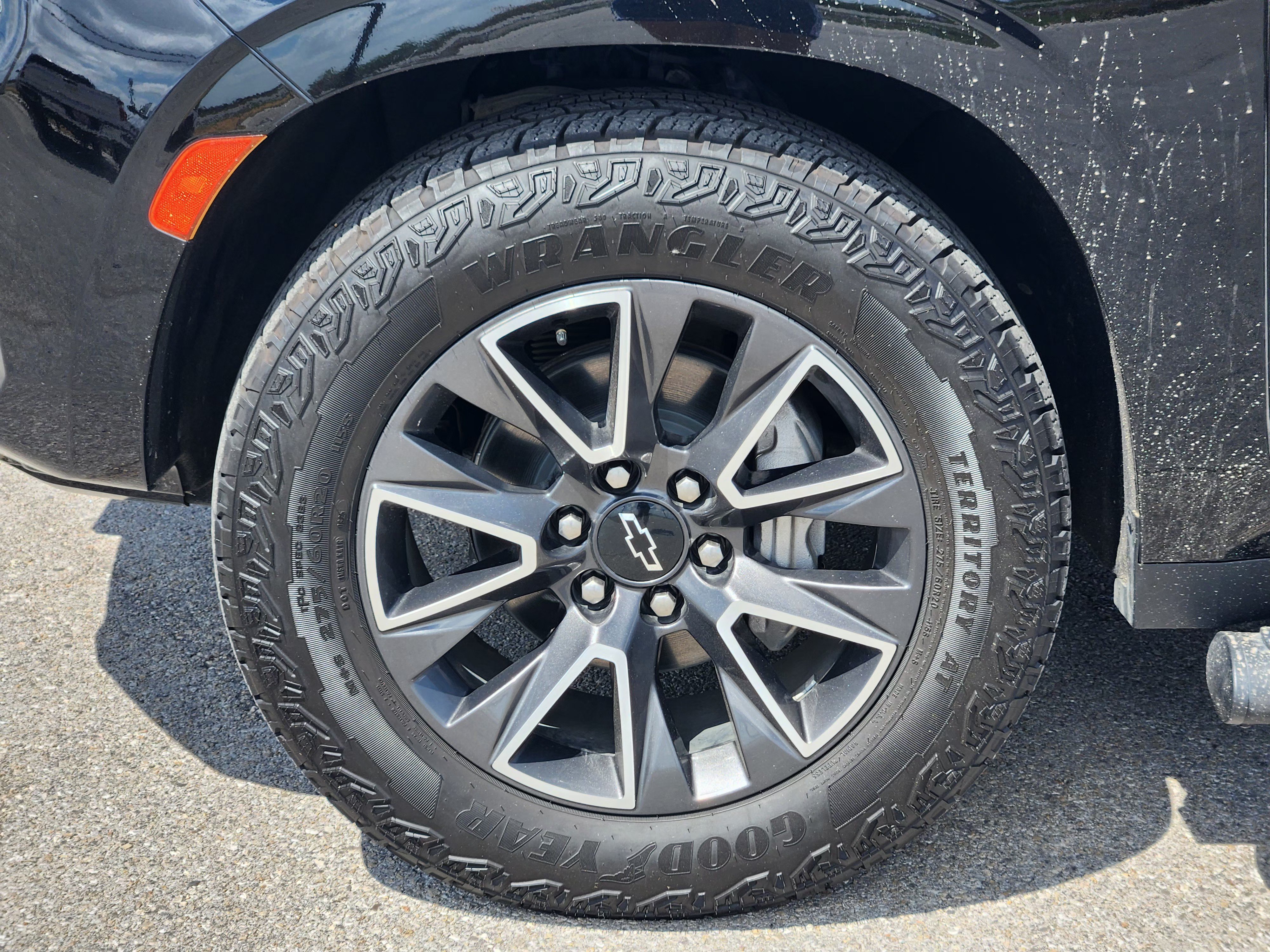 Used 2021 Chevrolet Suburban Z71 w/ Z71 Off-Road Package AWD/4WD image 10