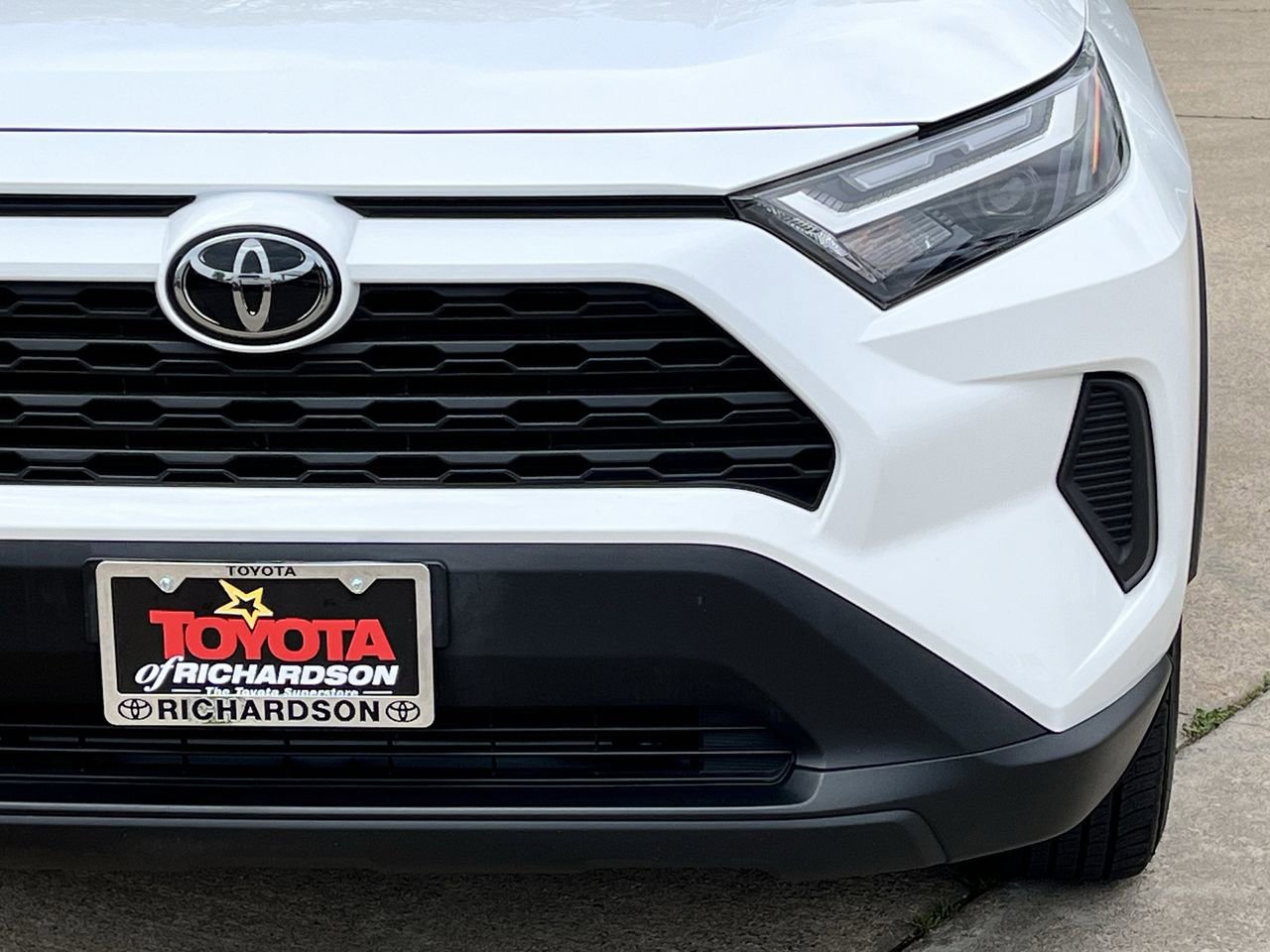 Used 2023 Toyota RAV4 XLE FWD image 8