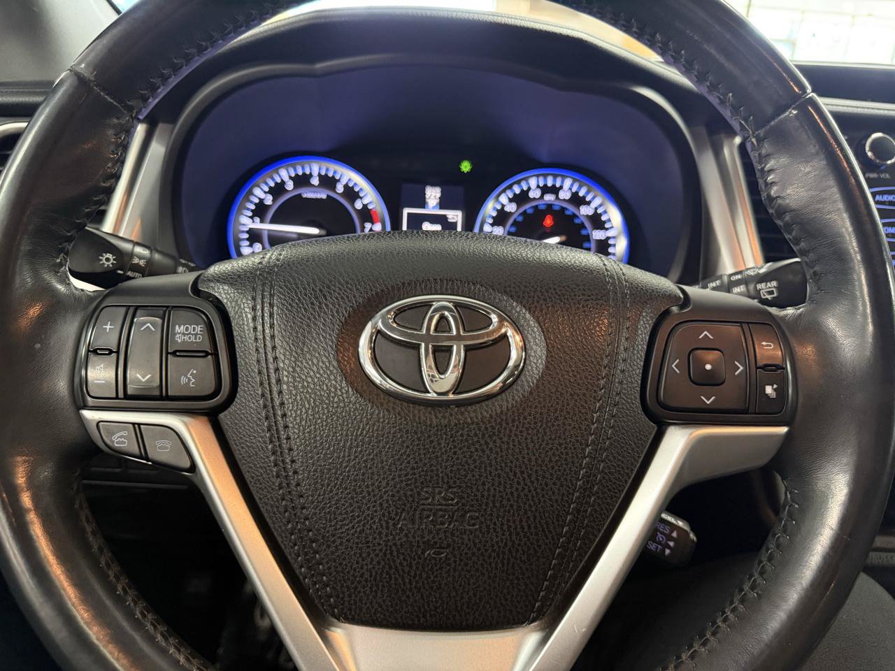 Used 2016 Toyota Highlander XLE AWD/4WD image 16