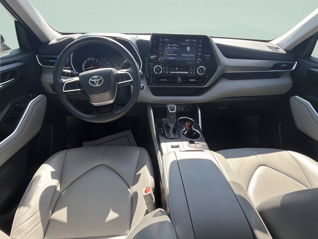 Used 2022 Toyota Highlander XLE FWD image 17