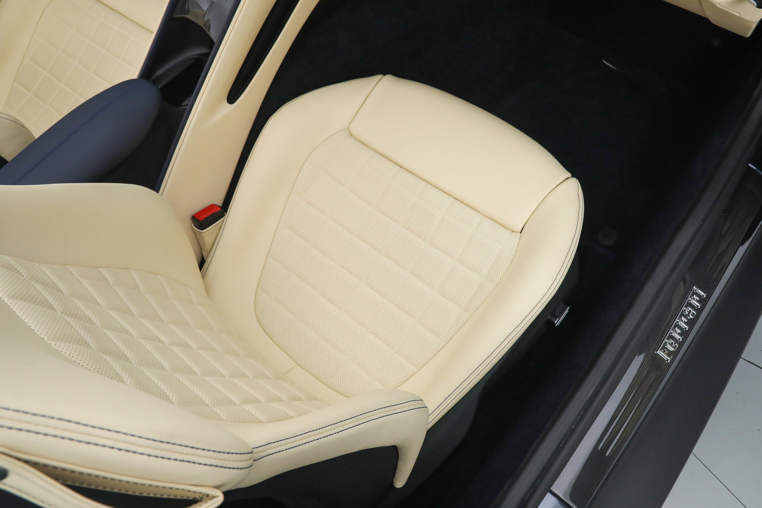 Certified 2025 Ferrari Roma Spider RWD image 24
