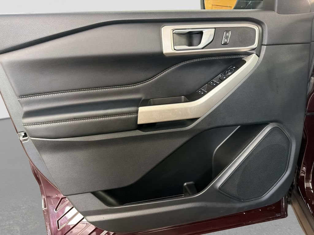 Used 2023 Ford Explorer XLT w/ Equipment Group 202A AWD/4WD image 18