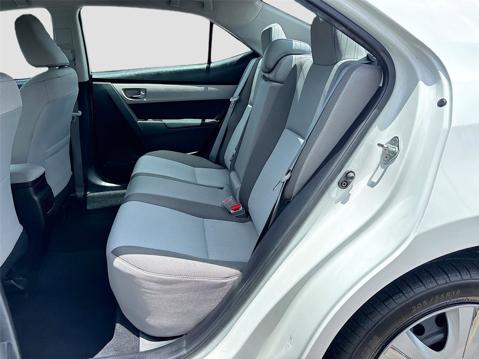 Used 2018 Toyota Corolla LE FWD image 22