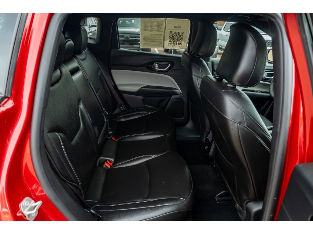 Used 2025 Jeep Compass Limited AWD/4WD image 17