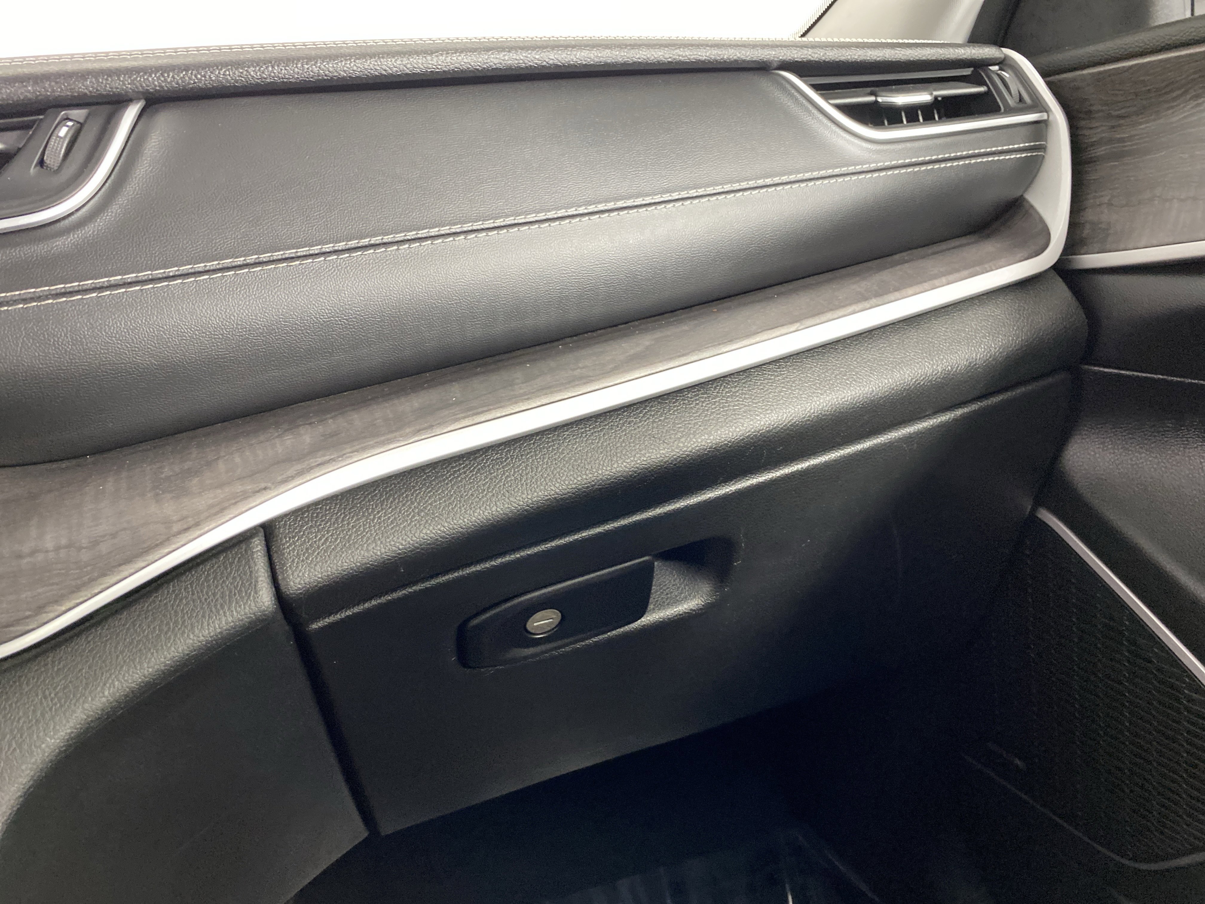 Used 2022 Jeep Grand Cherokee L Limited w/ MOPAR Finishing Package image 42