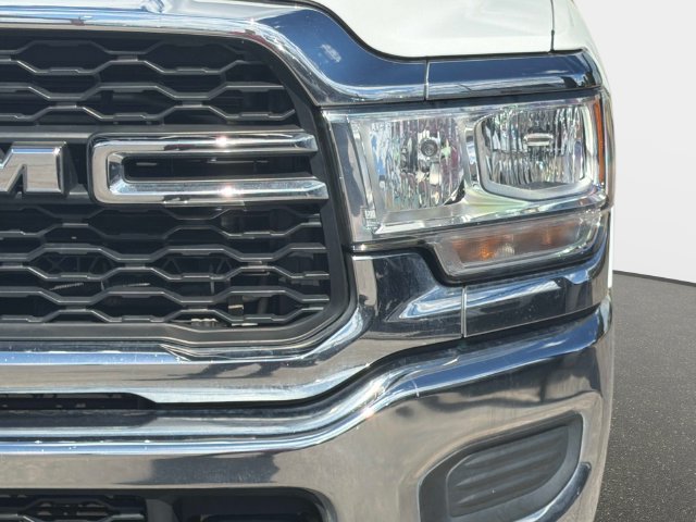Used 2022 RAM 3500 Tradesman w/ Chrome Appearance Group AWD/4WD image 9