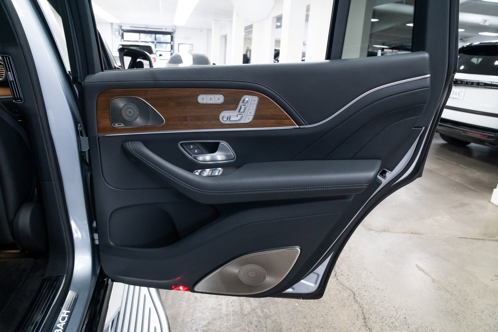 Used 2022 Mercedes-Benz Maybach GLS 600 4MATIC image 26