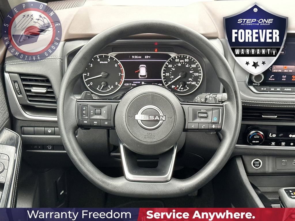 Used 2023 Nissan Rogue SV FWD image 17