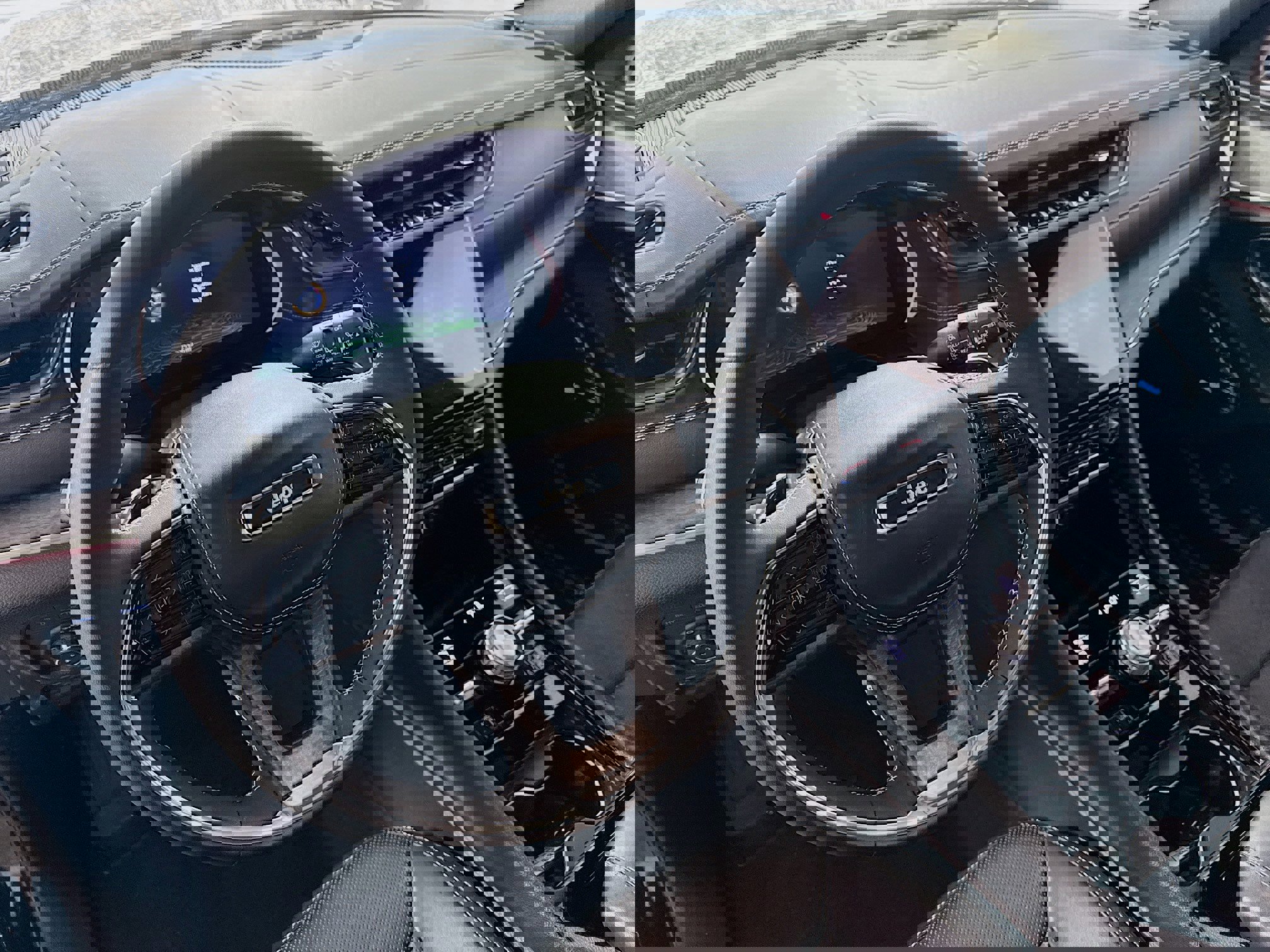 Used 2023 Jeep Grand Cherokee Overland image 14