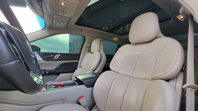Used 2019 Lincoln Continental Reserve image 23