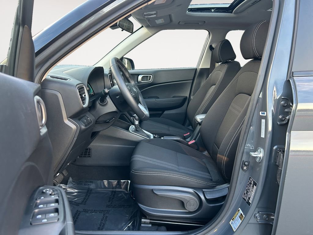Certified 2025 Hyundai Venue SEL image 15