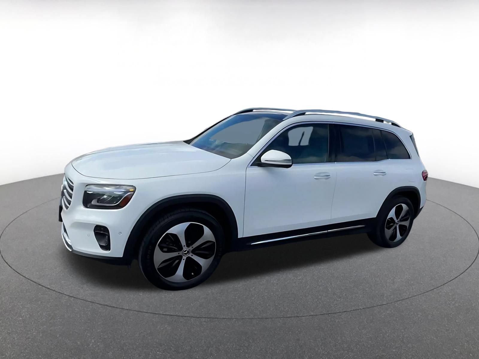 Used 2025 Mercedes-Benz GLB 250 4MATIC image 8