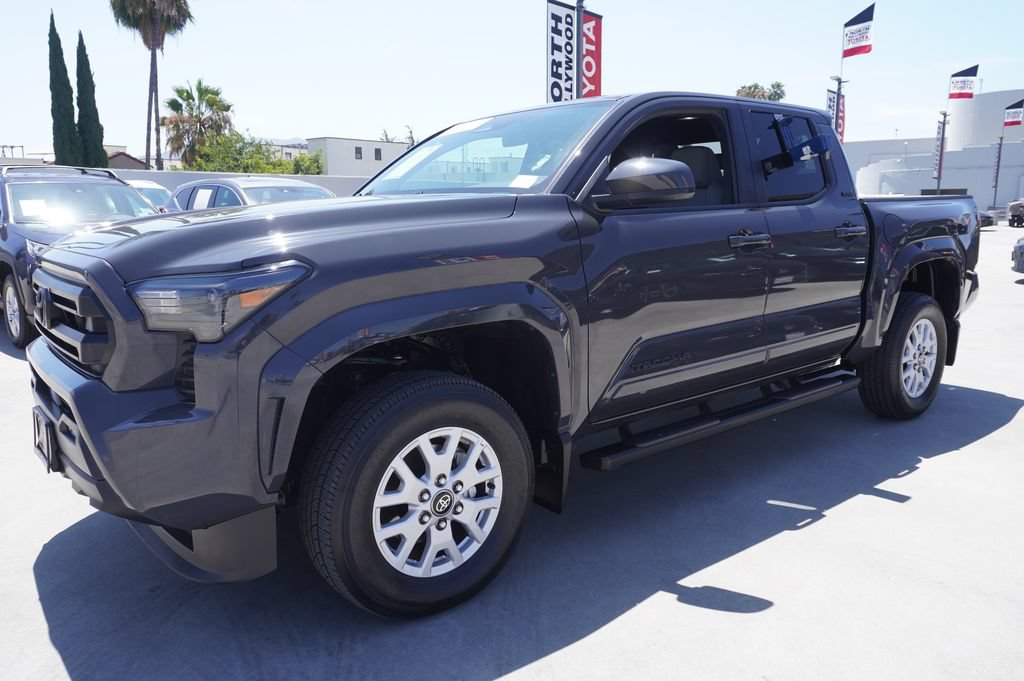 Certified 2025 Toyota Tacoma SR5 AWD/4WD image 4