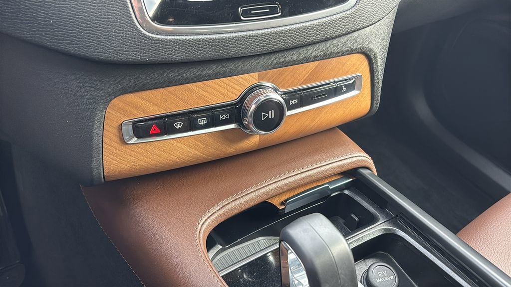 Used 2024 Volvo XC90 B6 Plus image 22