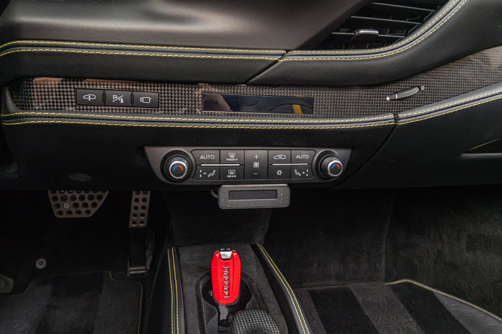 Certified 2022 Ferrari F8 Tributo RWD image 28