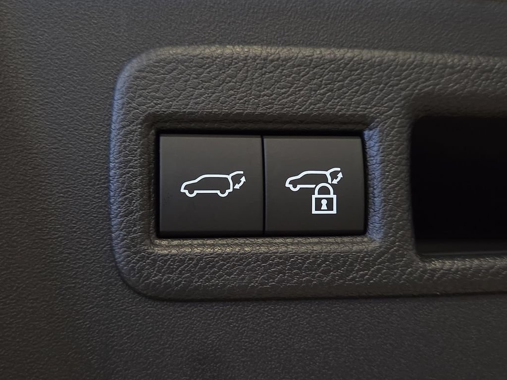 New 2027 Toyota C-HR AWD/4WD image 14
