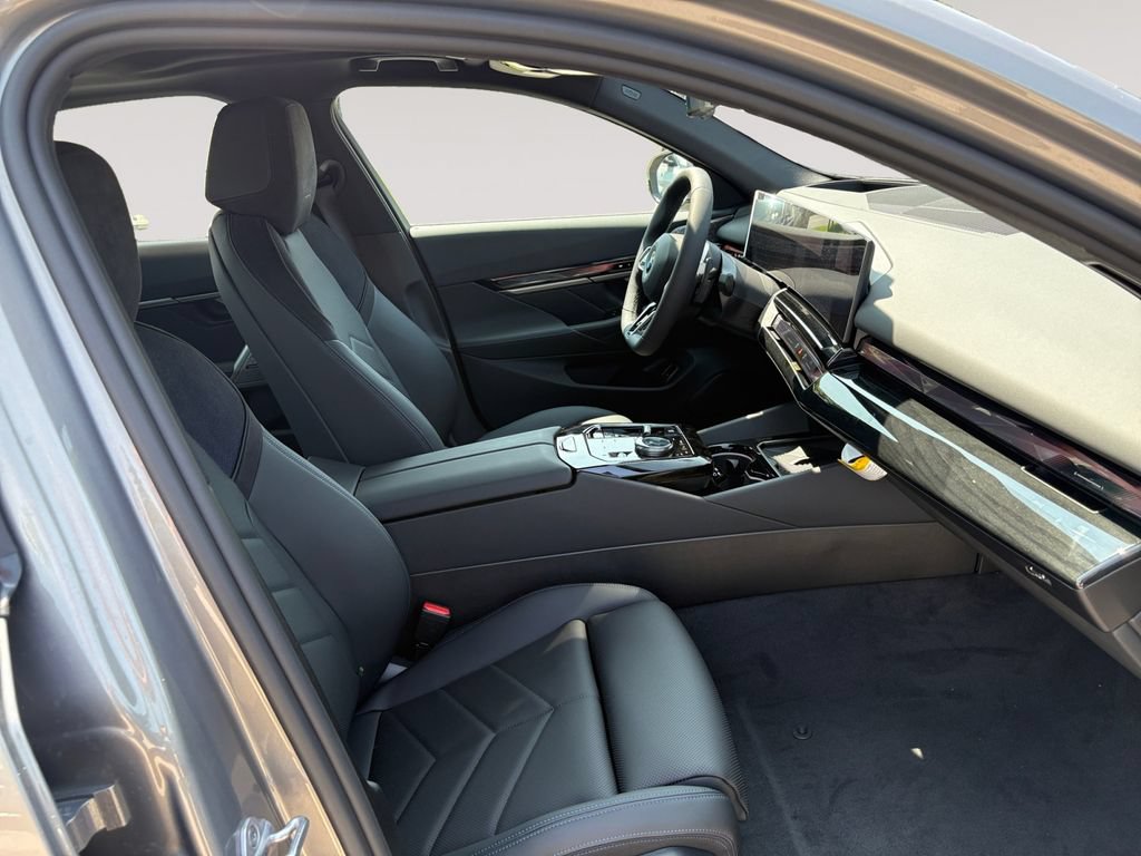 New 2027 BMW 530i xDrive w/ M Sport Package AWD/4WD image 15