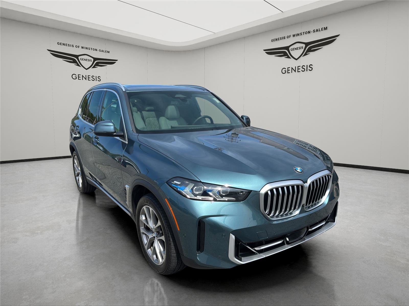 Used 2024 BMW X5 sDrive40i w/ Premium Package image 7