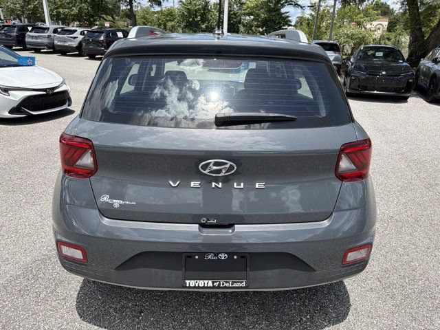 Used 2025 Hyundai Venue SEL FWD image 3
