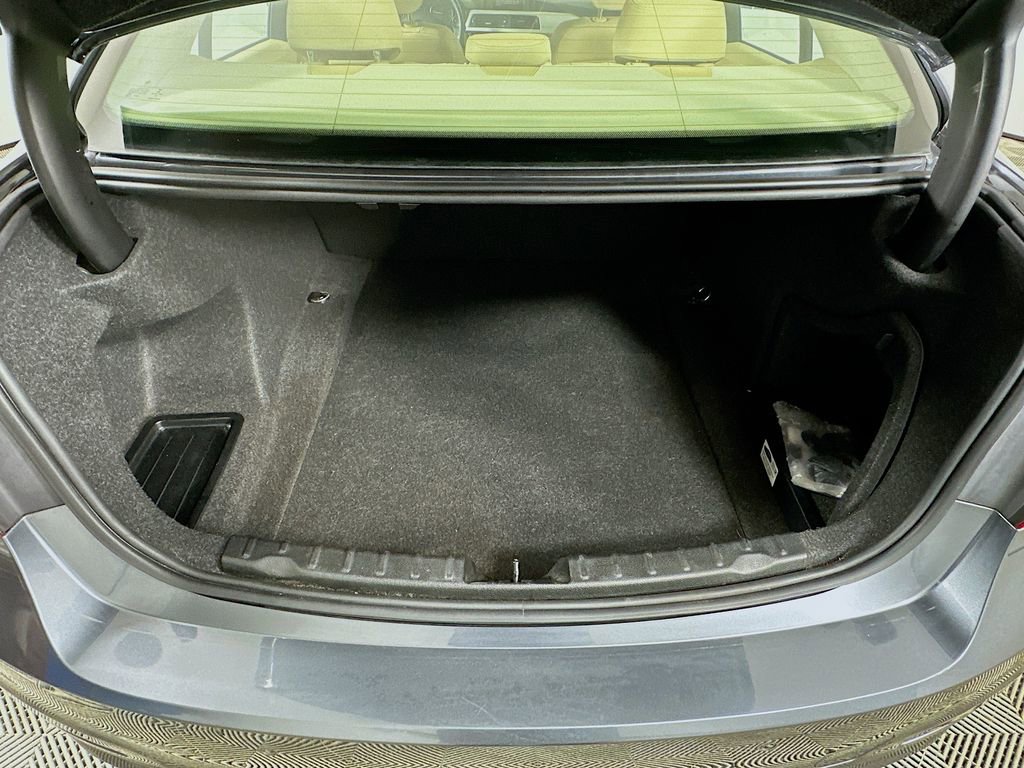 Used 2016 BMW 320i Sedan RWD image 30