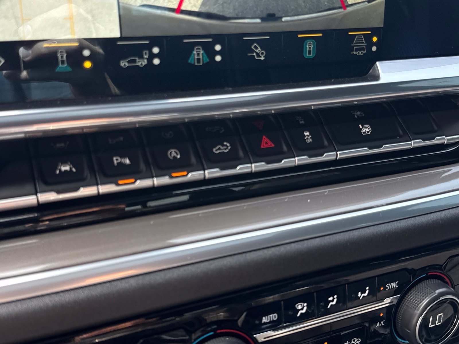 Used 2022 Chevrolet Silverado 1500 High Country w/ High Country Premium Package AWD/4WD image 26