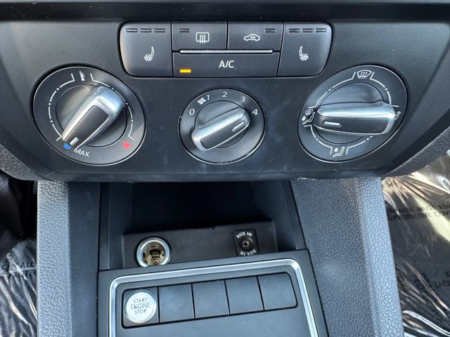 Used 2015 Volkswagen Jetta SE FWD image 25