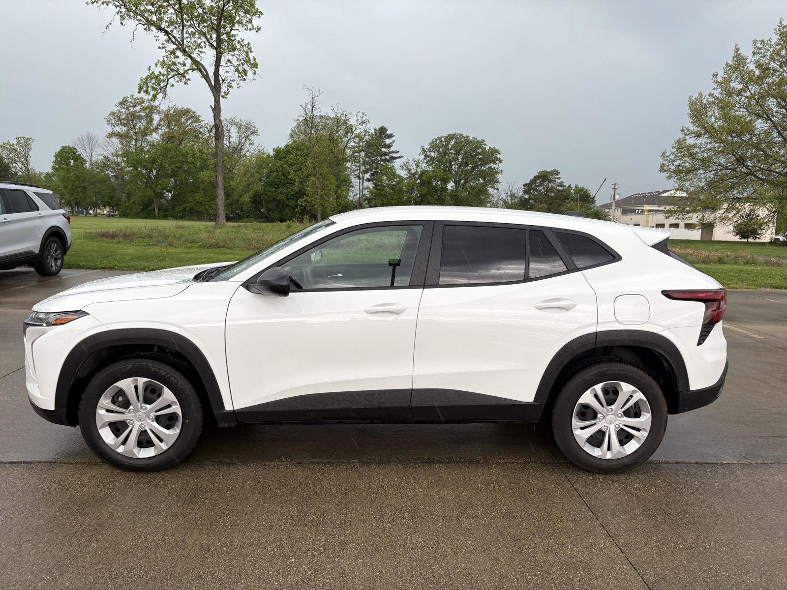 Used 2025 Chevrolet Trax LS FWD image 19