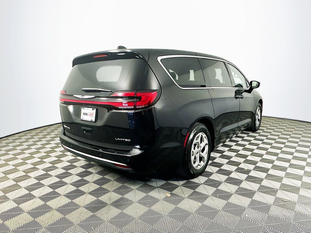Certified 2024 Chrysler Pacifica Limited image 11