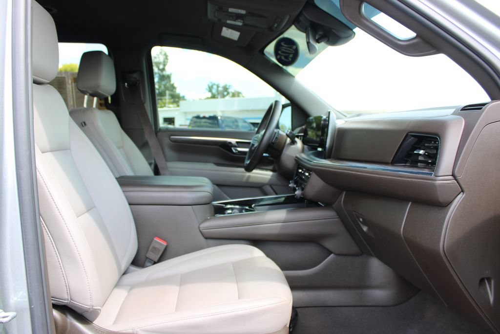 Used 2025 Chevrolet Tahoe Z71 w/ Comfort Package AWD/4WD image 35