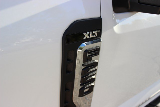 Used 2025 Ford F250 XLT w/ FX4 Off-Road Package AWD/4WD image 2