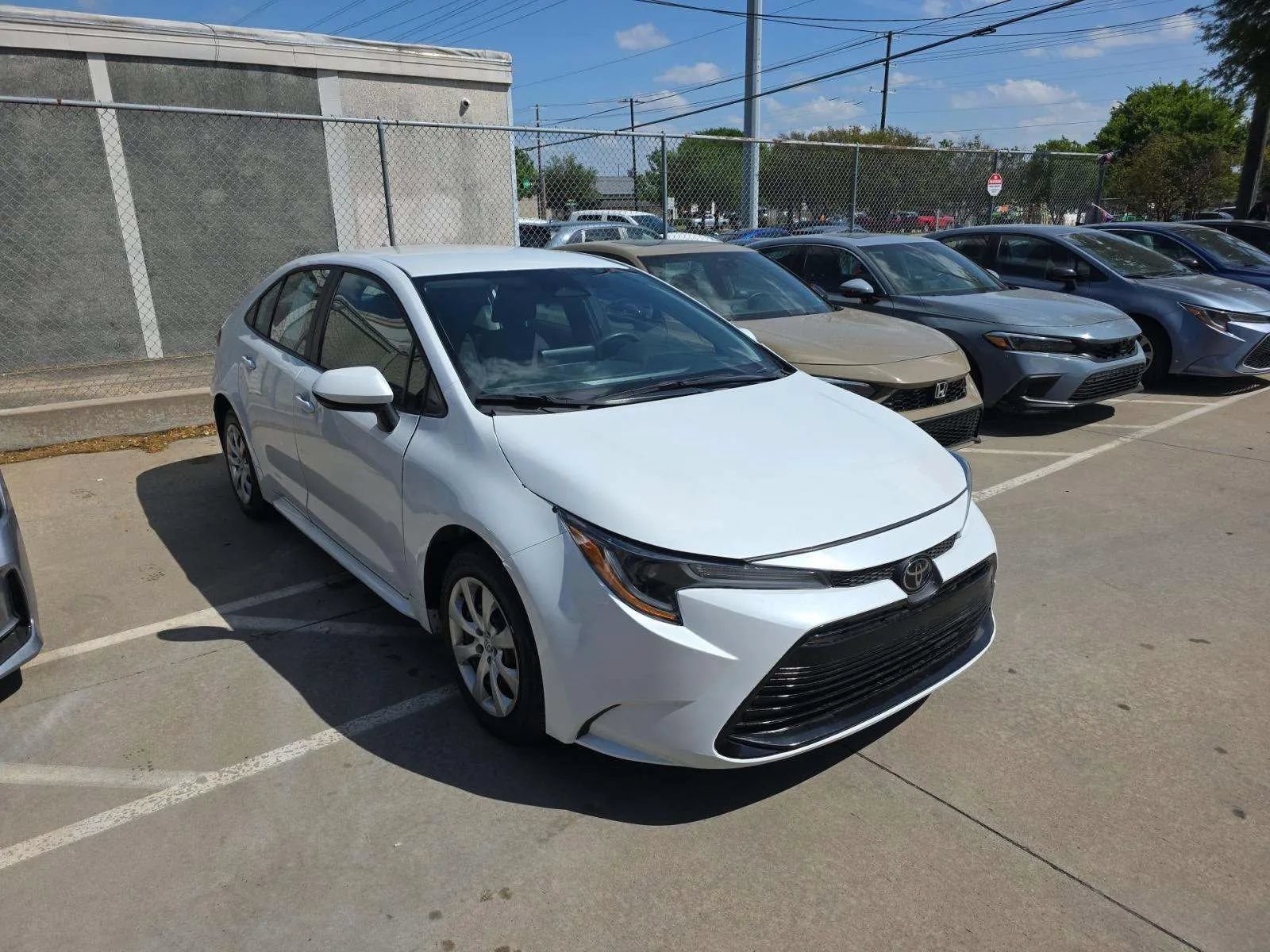 Used 2025 Toyota Corolla LE FWD image 2