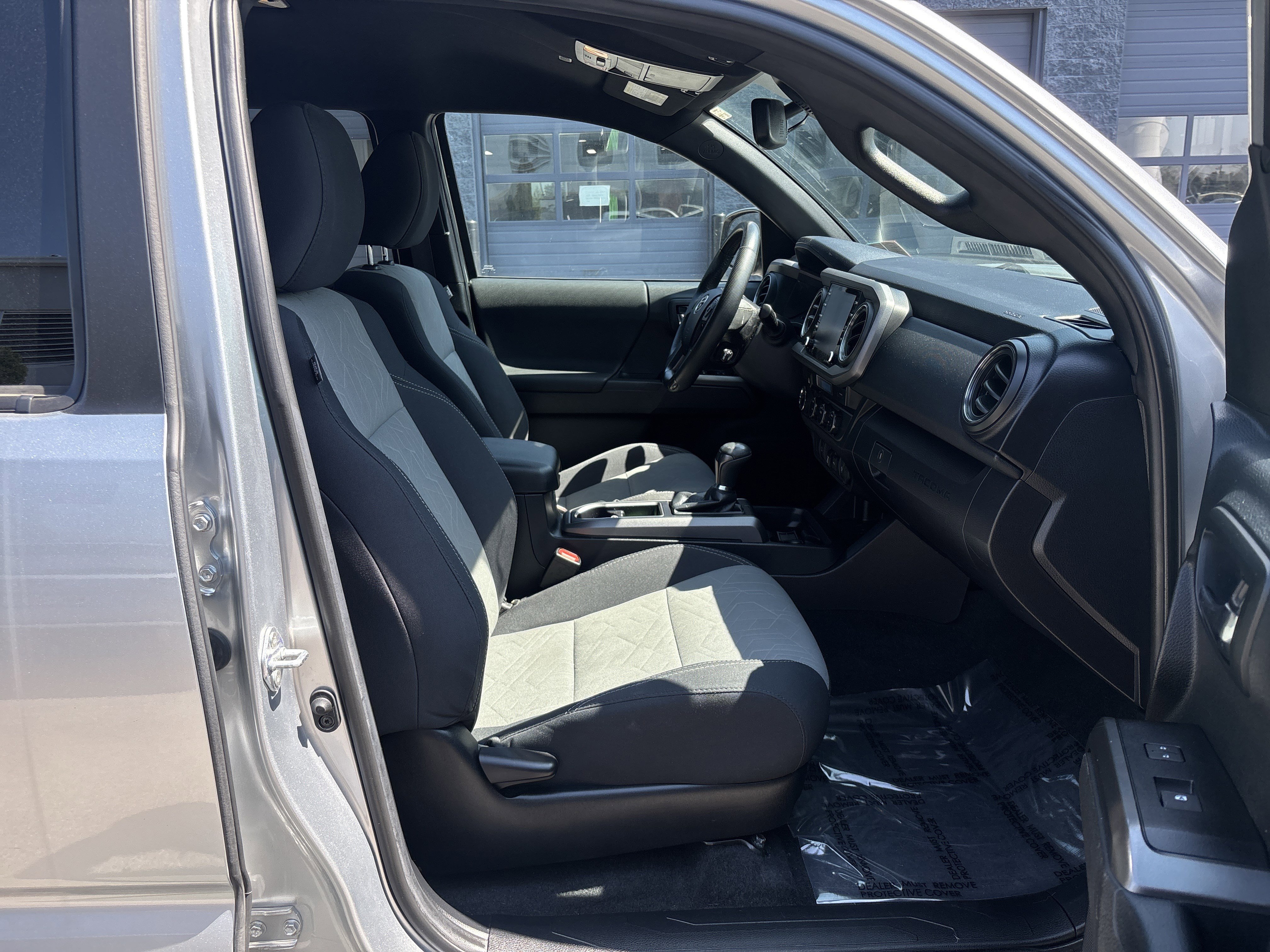 Used 2022 Toyota Tacoma TRD Sport AWD/4WD image 31