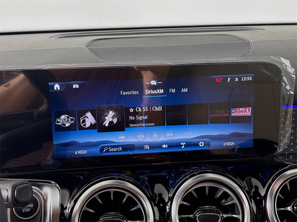 Used 2025 Mercedes-Benz GLB 250 4MATIC image 13