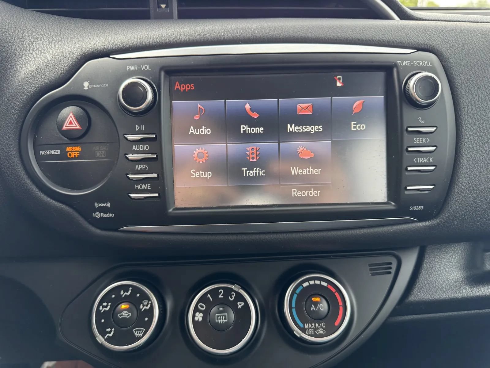 Used 2018 Toyota Yaris SE w/ Carpet Mat Package FWD image 18