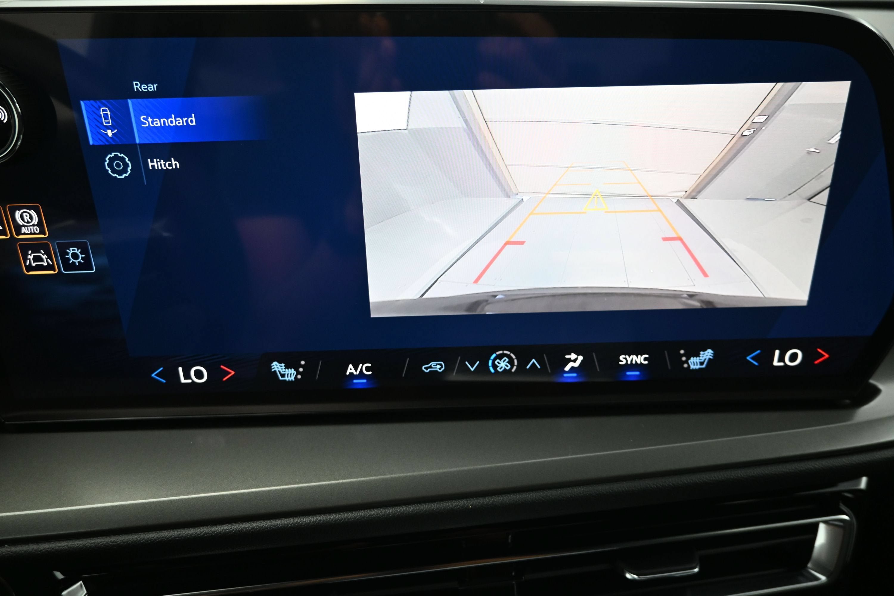 New 2027 Chevrolet Traverse LT FWD image 18