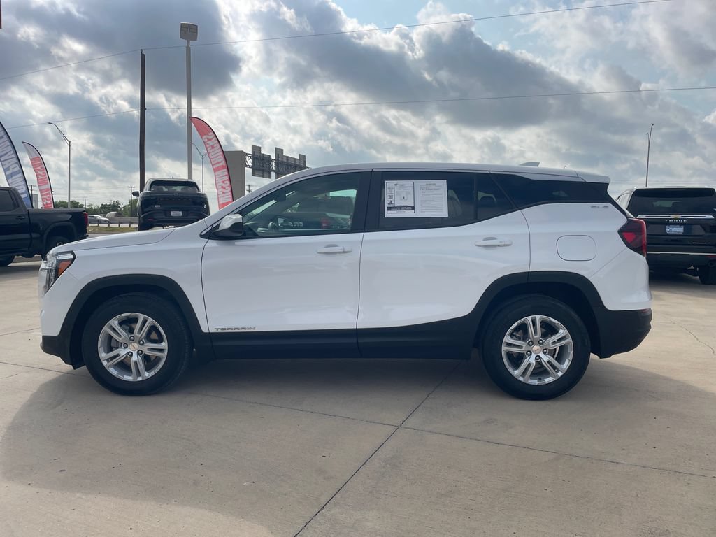 Used 2024 GMC Terrain SLE w/ LPO, Floor Liner Package FWD image 2