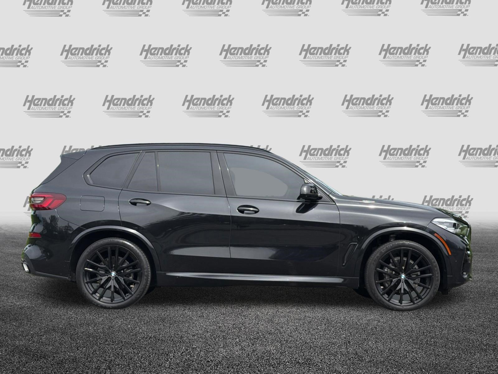 Used 2023 BMW X5 sDrive40i w/ M Sport Package image 3