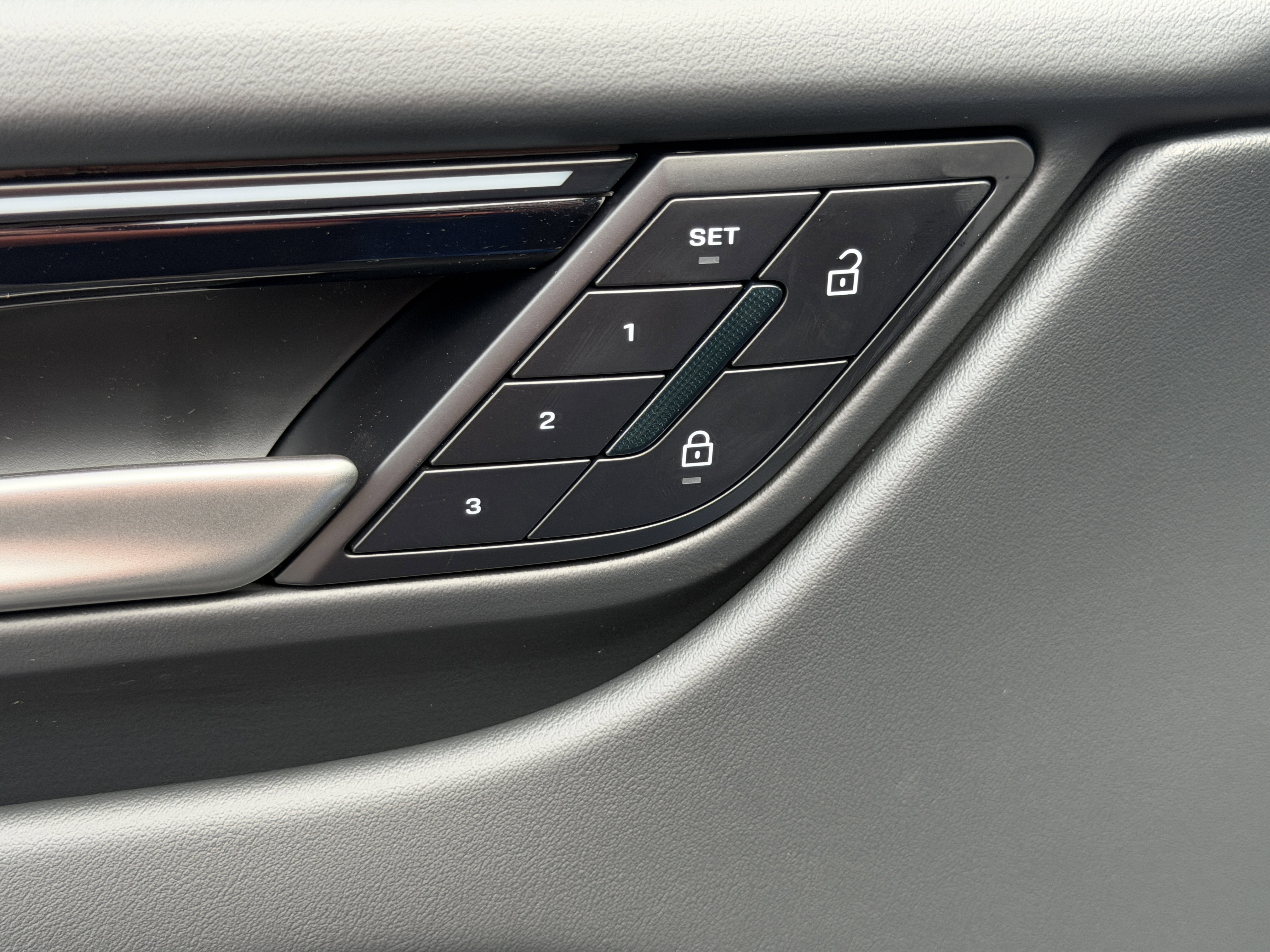 New 2026 Porsche Macan Electric image 23