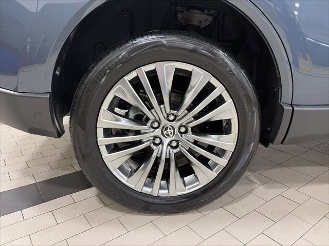 Used 2023 Toyota Venza Limited image 23