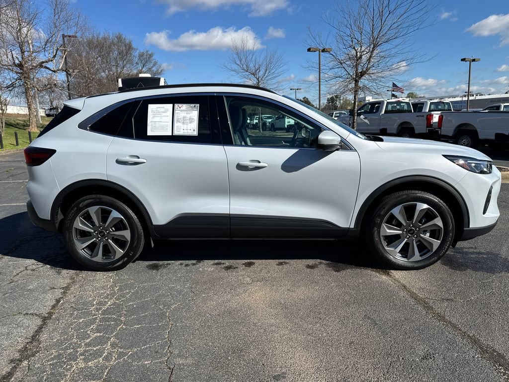 Used 2025 Ford Escape Platinum w/ Premium Technology Package image 5